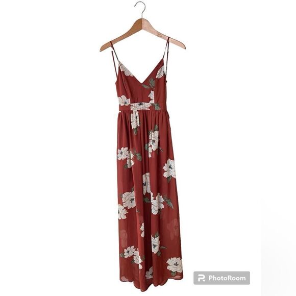 NWT Love Tree long Maxi Dress With Floral Print Sz Small - Picture 1 of 8